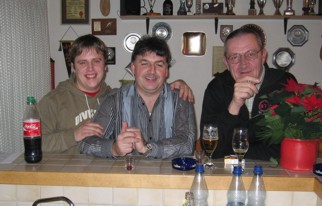 die drei vor der Theke